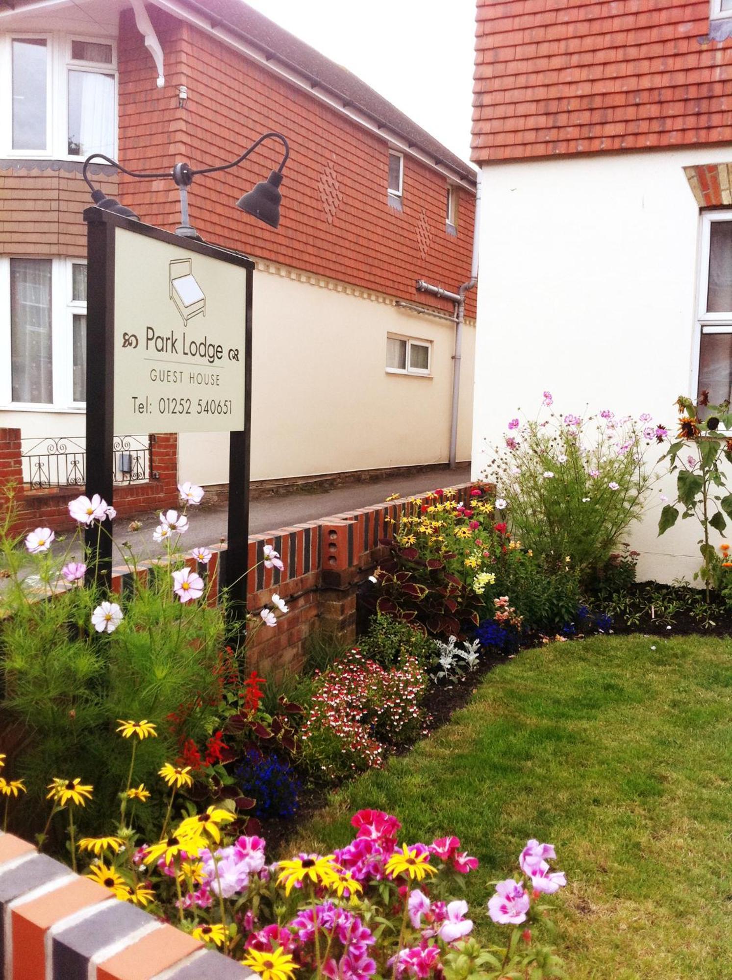 Park Lodge Farnborough  Bagian luar foto